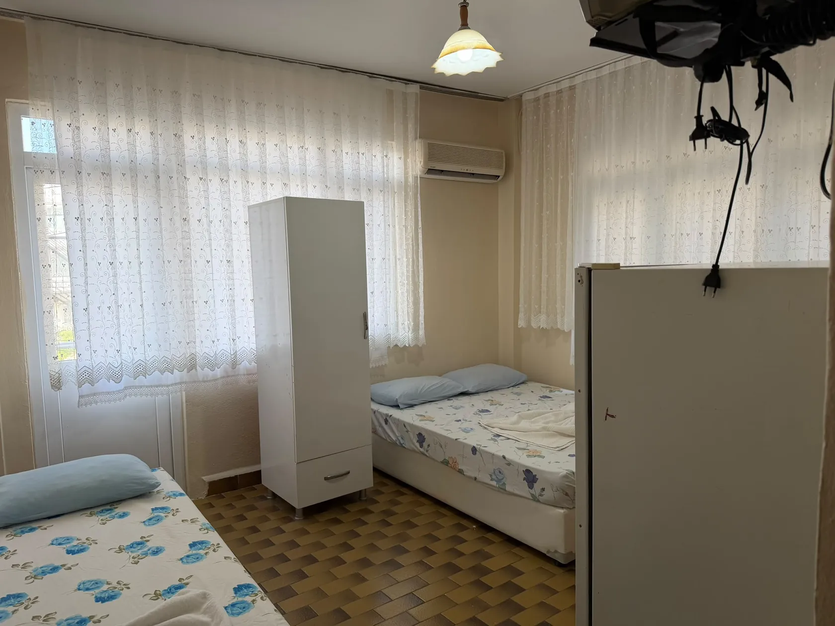 Klimalı, gardıroplu konforlu oda
